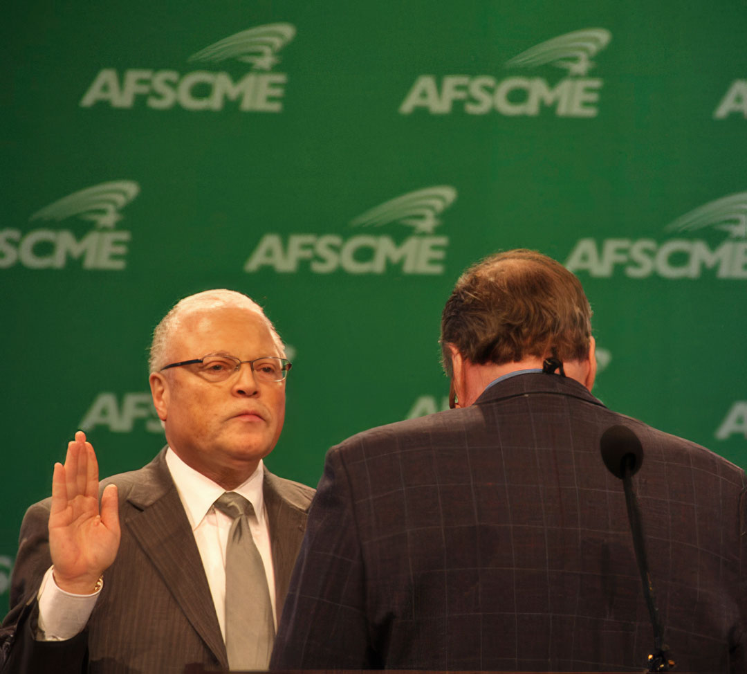 Saunders sworn in